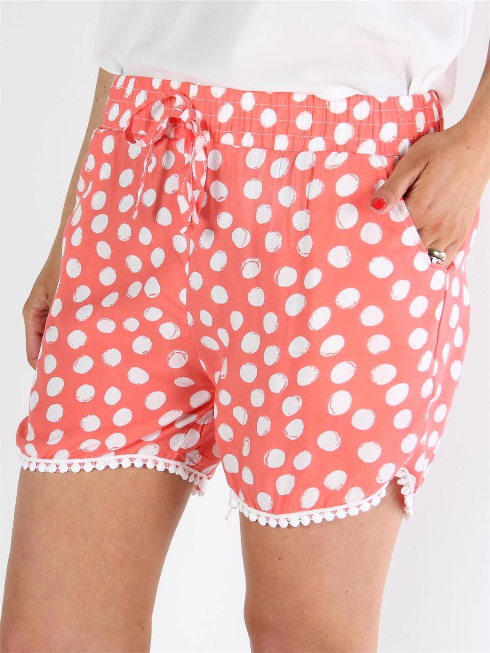 Mona - Bordeauxröda shorts med blommönster och elastisk kant